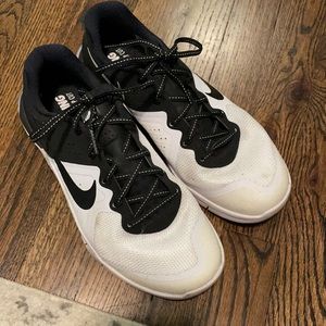 Nike Metcon 2 Black & White Women’s sz 9